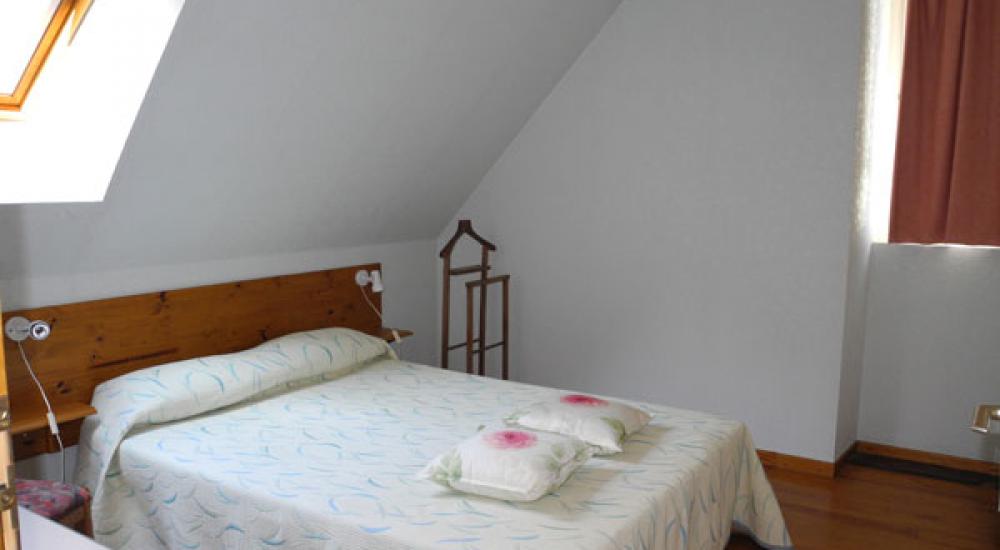 Bedroom bed 140 cm