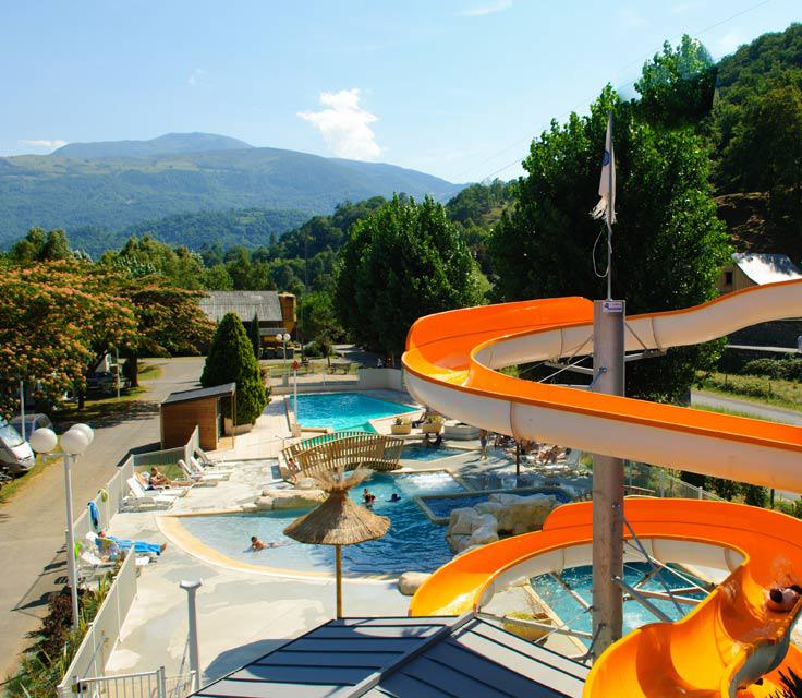 Piscine avec toboggan - Camping la Bergerie Argelès Gazost Hautes Pyrénées